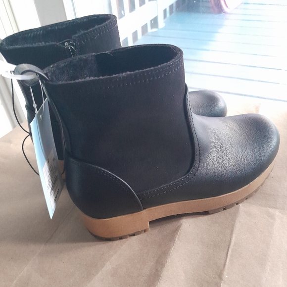 Cat & Jack Black Booties - Picture 3 of 4